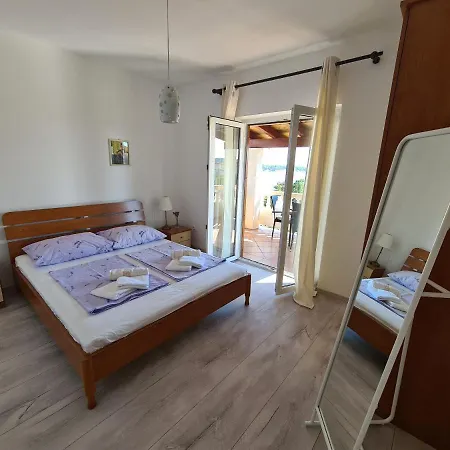 Apartman Karmen *